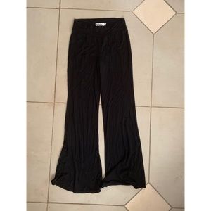 Black highwaisted hiphugger pants